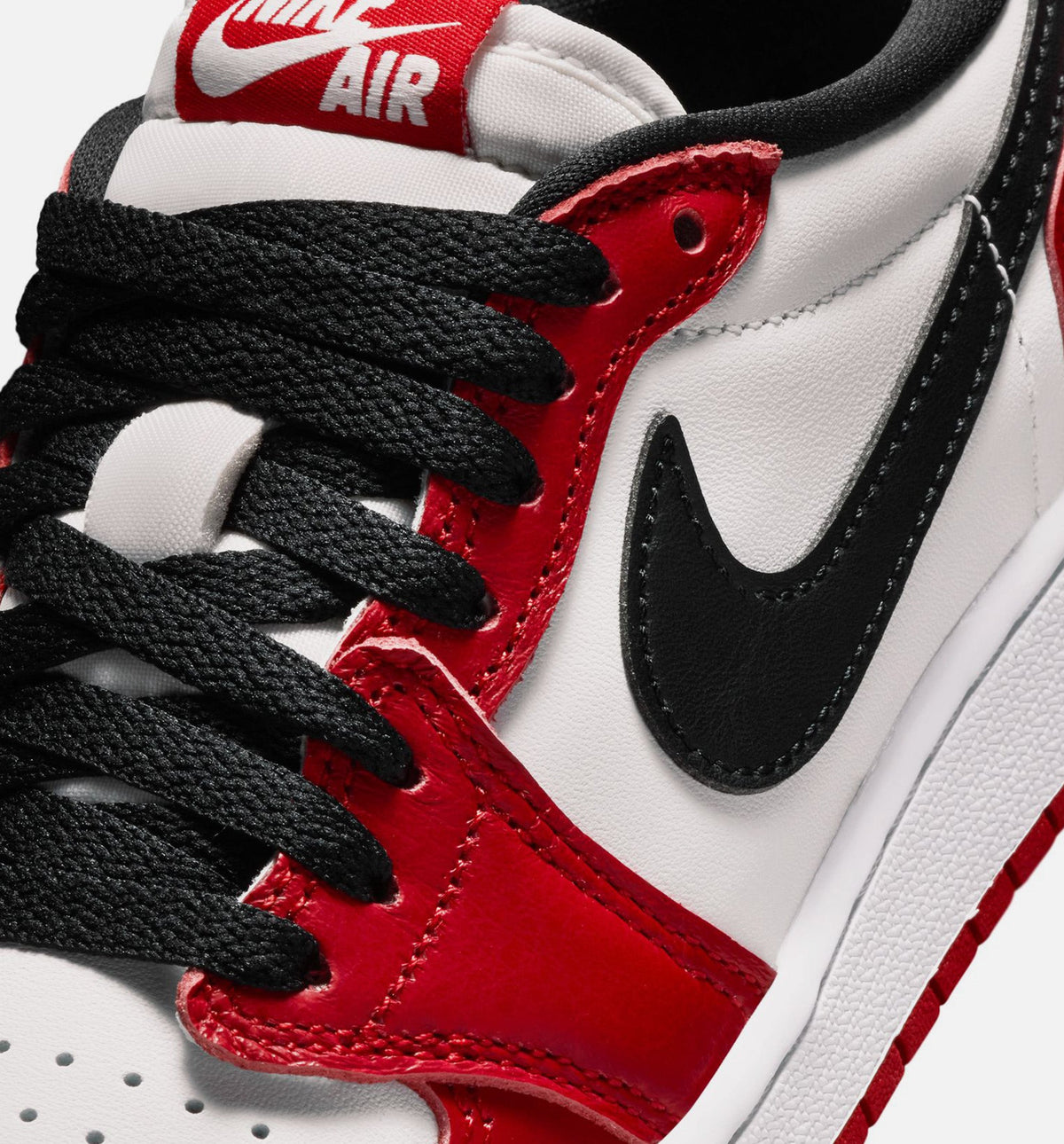 Air Jordan 1 Retro Low OG Chicago Grade School Shoes